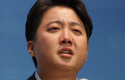 이준석과 윤핵관 대치속 국민의힘 파국으로 치달아