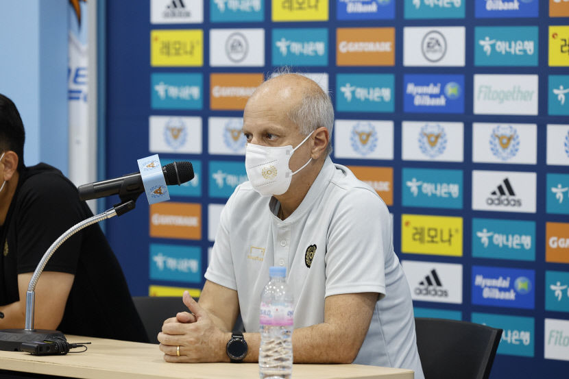 대구FC 가마 감독 자진 사퇴…최원권 수석코치 대행 체제(종합)