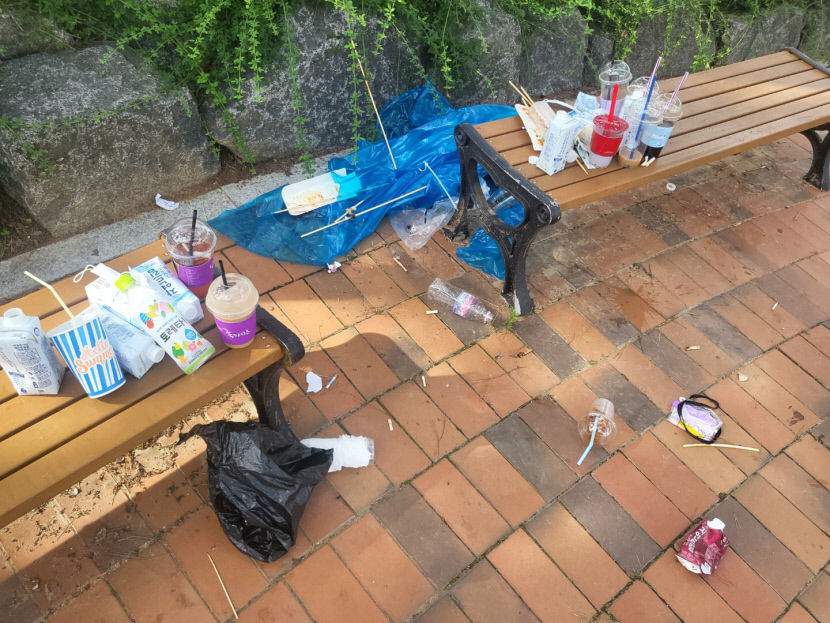 싸이 흠뻑쇼 지나간 다음 날 대구스타디움은 쓰레기로 몸살
