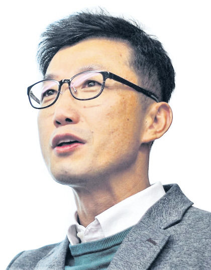 [김희대 박사의 똑똑한 스마트 시티·따뜻한 공동체 .16] 자율주행차는 아기와 할머니 중 누구를 살려야 하나?