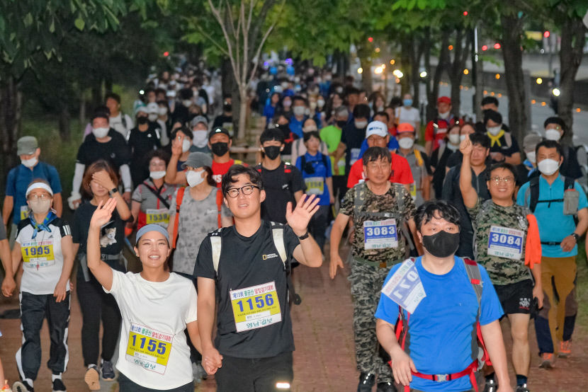 제13회 팔공산 달빛걷기대회 성황…코로나19로 위축된 신체에 활력