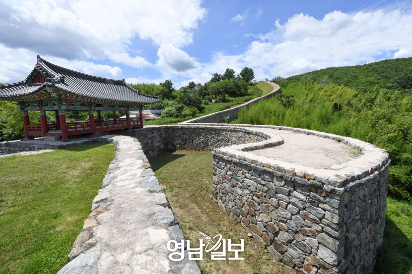 [골목부터 바닷길까지, 포항 힐링로드 .9] 장기읍성…山海 벽으로 막힌 오지 외로이 지키는 천년 古城