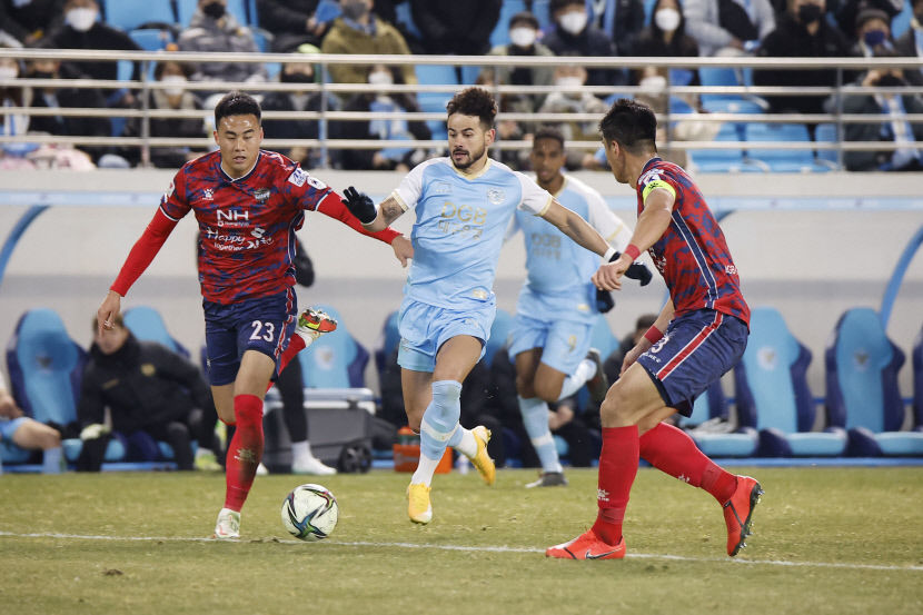널 잡아야 산다…벼랑끝 대구FC-김천상무 脫강등 혈투