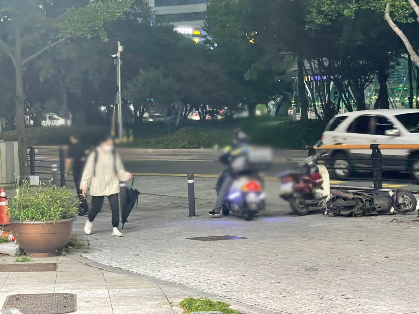 이륜차 인도 주행은 자동차가 인도에서 주행하는 것과 마찬가지