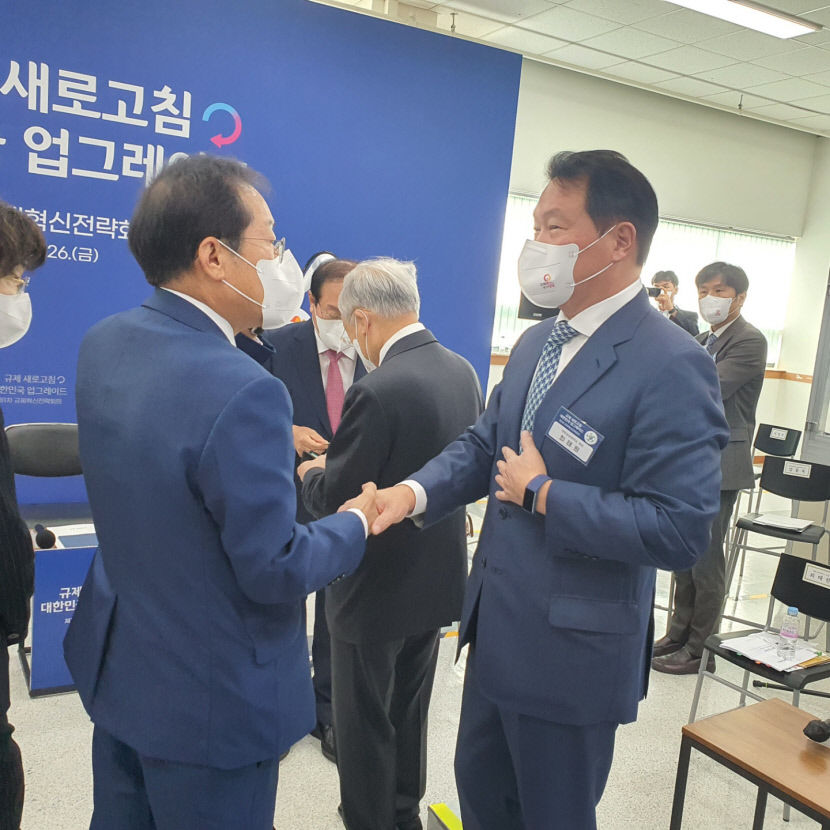홍준표 대구시장, 대구 온 윤석열 대통령에게 신공항 등 6개 현안 건의
