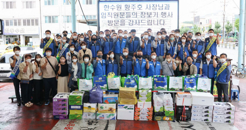 한수원, 추석맞이 전통시장 장보기...구매 물품은 취약계층 전달