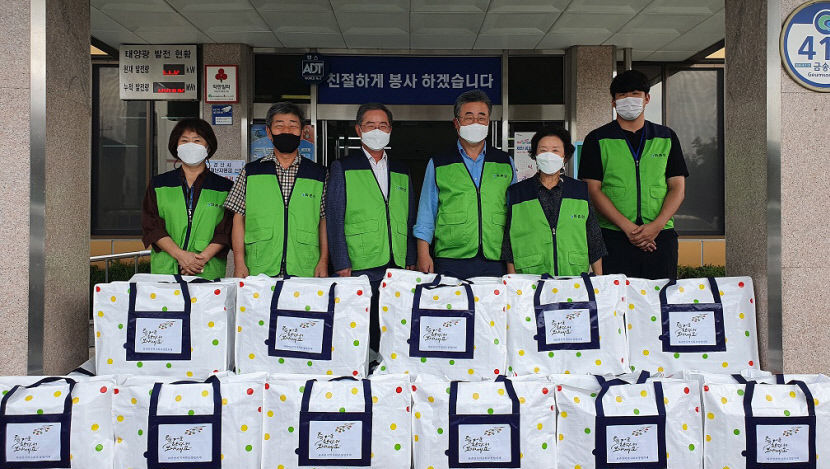 와촌면지역사회보장협, 추석 앞두고 홀로 사시는 노인가구에 생필품 세트