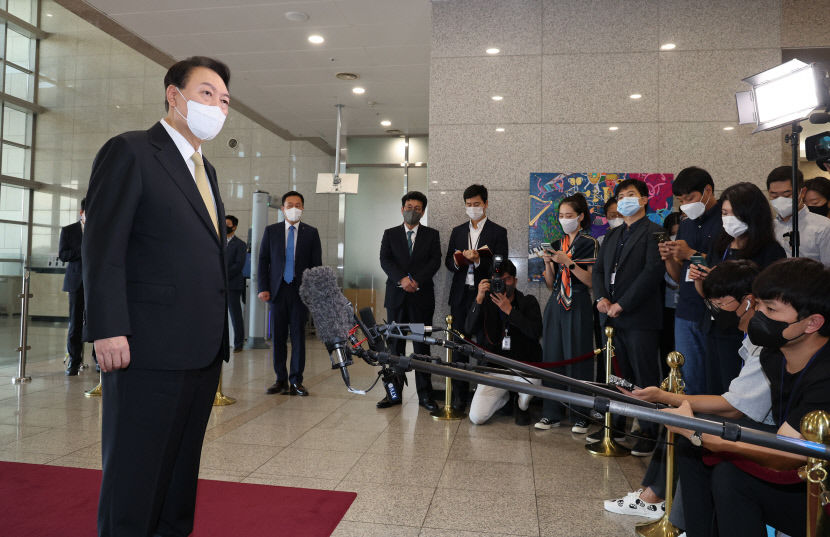 李 검찰 소환에 尹 민생우선 기사 읽을 시간없어…당무 개입설도 차단
