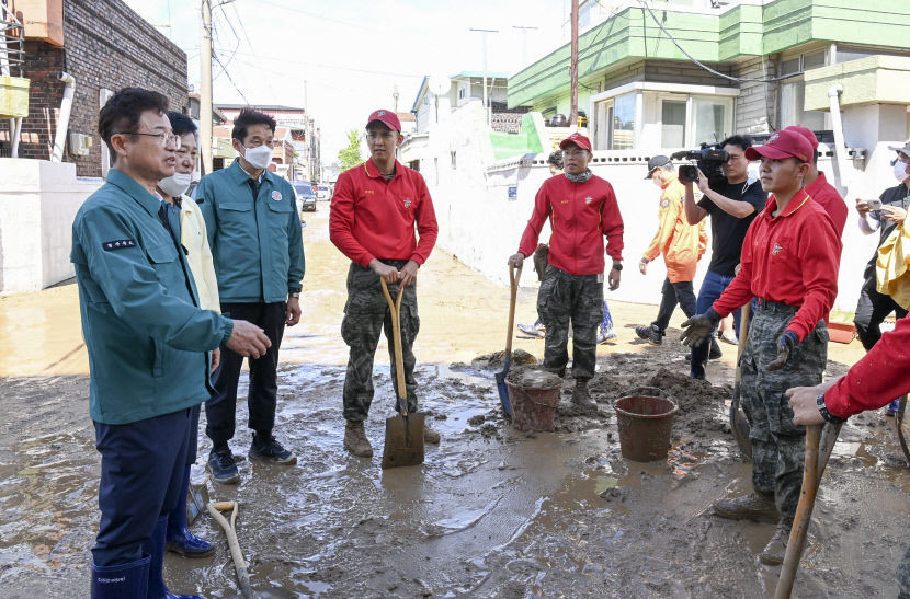 이철우 경북도지사 조속한 일상 복귀 위해 최선 다하겠다...포항 경주 등 수해현장 찾아