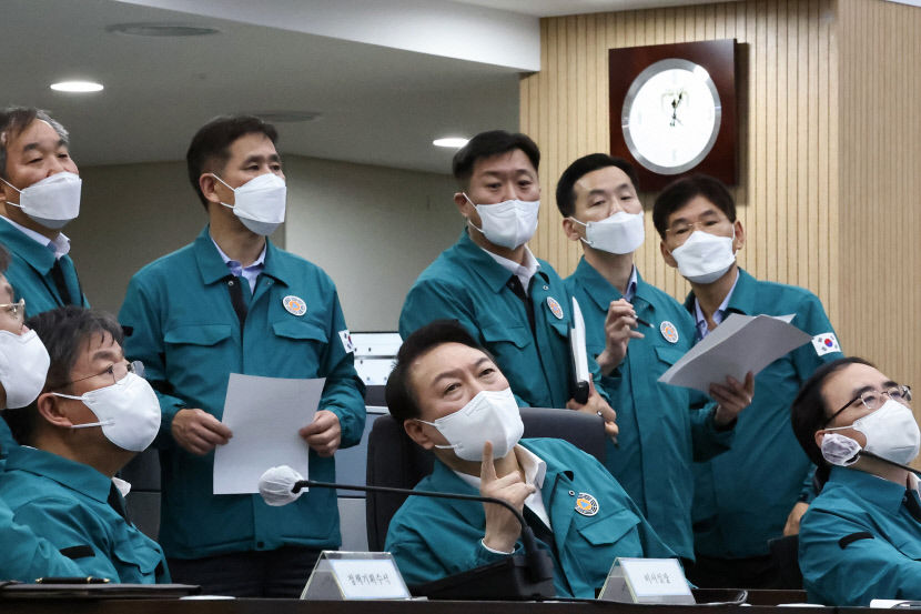 尹 태풍피해 빠르게 조사해 실효적 지원안 마련해야…포항 사고에 안타까움 표하기도