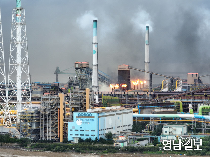 [포토뉴스] 태풍 힌남노 할퀸 포항, 불꽃 일어난 포스코
