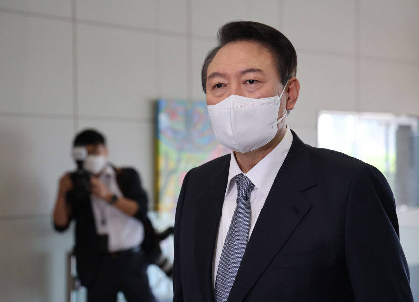 尹 대통령, 야당 특검·고발·이준석 갈등에 신경쓸 상황 아냐…여유없어