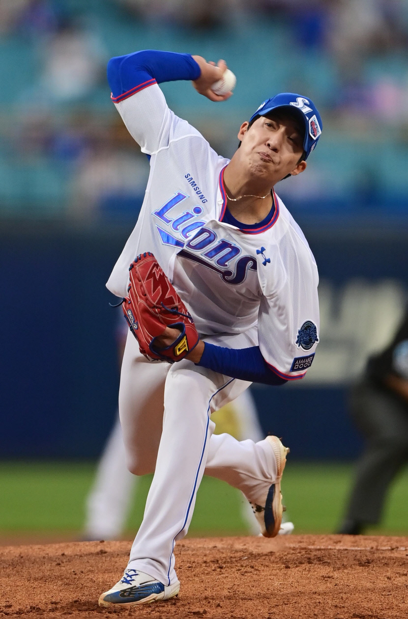 조선의 4번 타자 이대호 대구 은퇴 투어…삼성, 9회 홈런 맞고 롯데에 1-2 패배