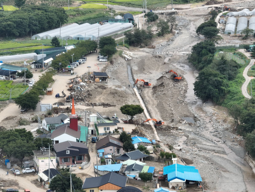 [포토뉴스] 추석 연휴에도 수해 복구에 바쁜 경주 왕산마을