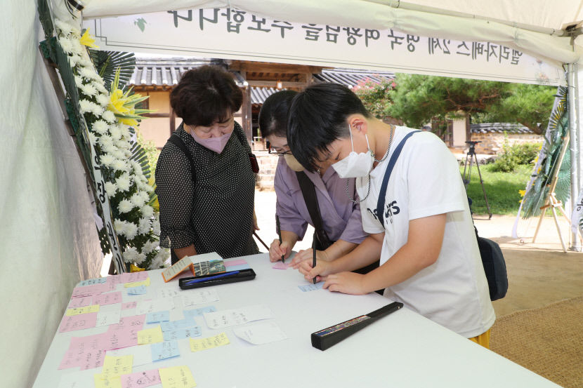 안동과 소중한 인연 영원히 기억될 것…하회마을 英 여왕 조문 행렬