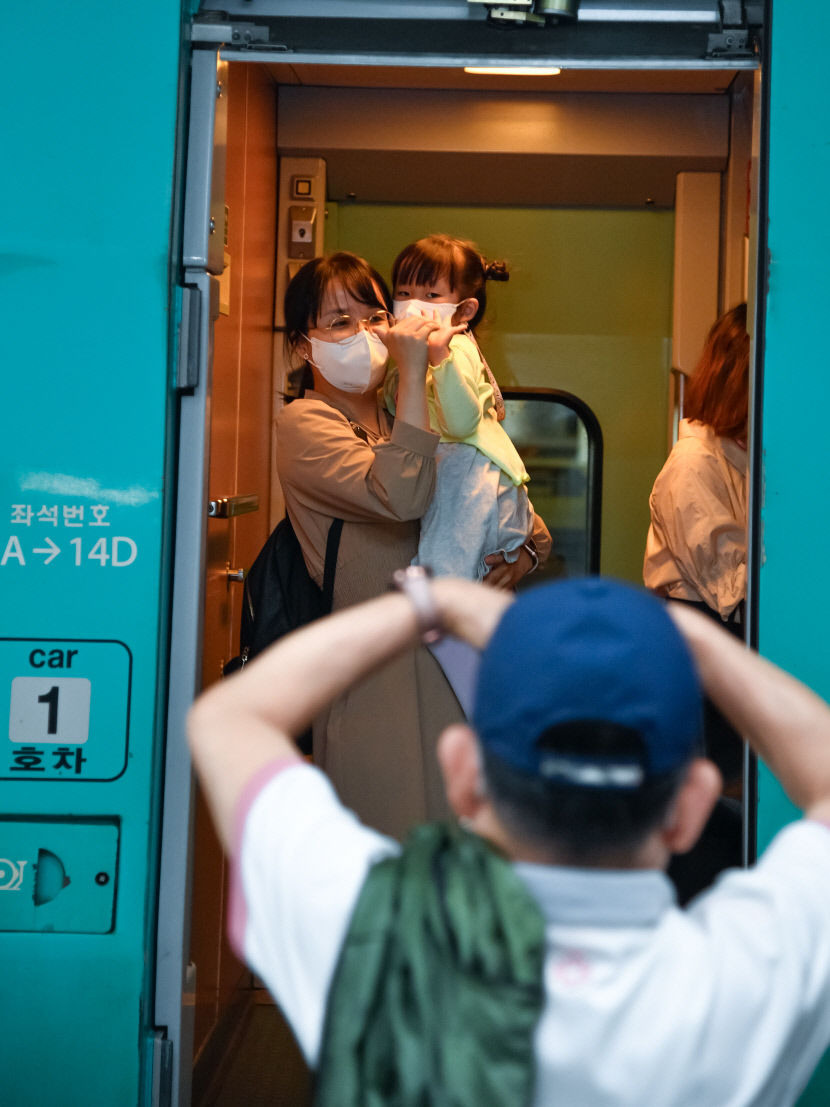[포토뉴스] 연휴 끝자락 동대구역에서 아쉬운 작별 인사