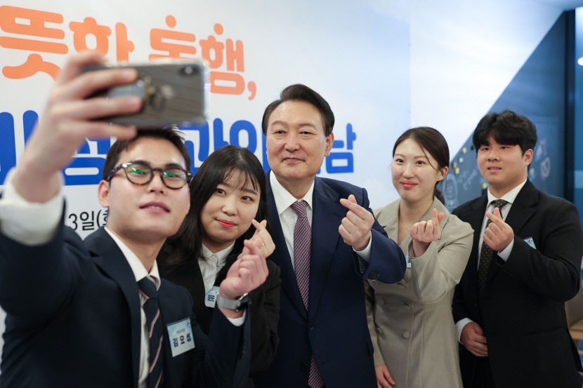 尹대통령 자립준비청년 만나 약자 복지 행보 이어가…표 얻는 복지 아닌 공정기회