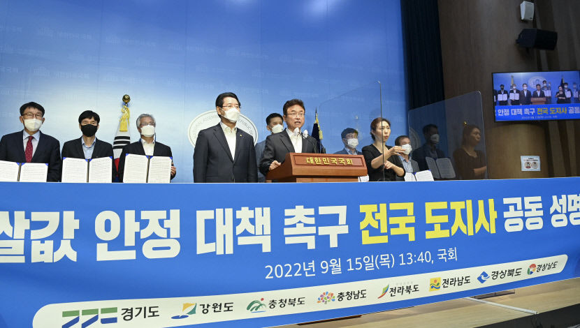 쌀값 4년만에 17만원 붕괴···경북·전남 등 8개 道 벼 재고 물량 전량 매입 등 대책마련 촉구