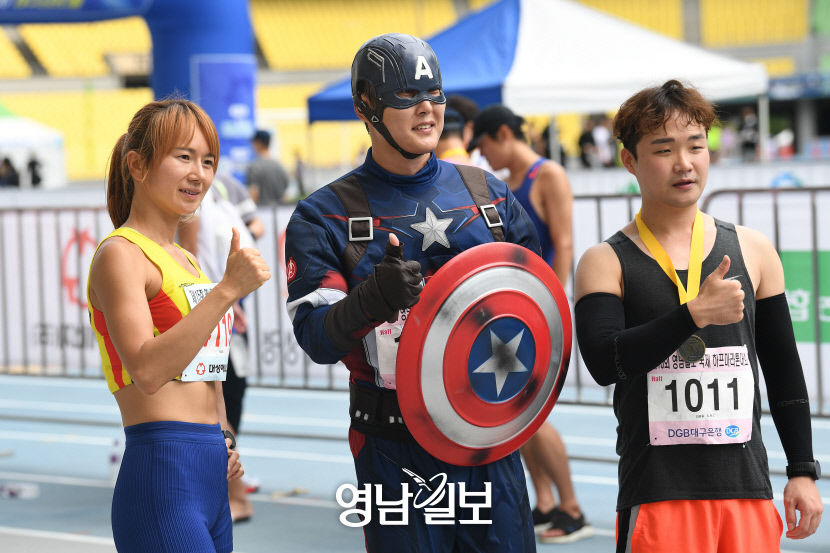 [제15회 영남일보 국제하프마라톤대회] 이색 참가자들…눈길 잡은 캡틴아메리카 마라톤 즐거움 알리기 위해 분장