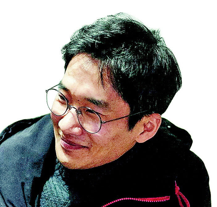 [권현준의 시네마틱 유니버스] 영화는 무엇인가…극장서 상영하지 않는 넷플릭스 작품, 영화가 아니다?