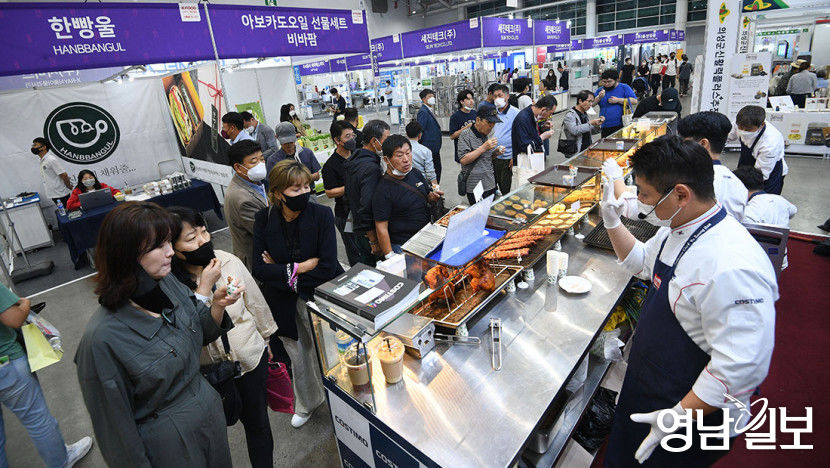 커피 만들고 맥주 따르는 로봇…식객 사로잡은 푸드테크 향연