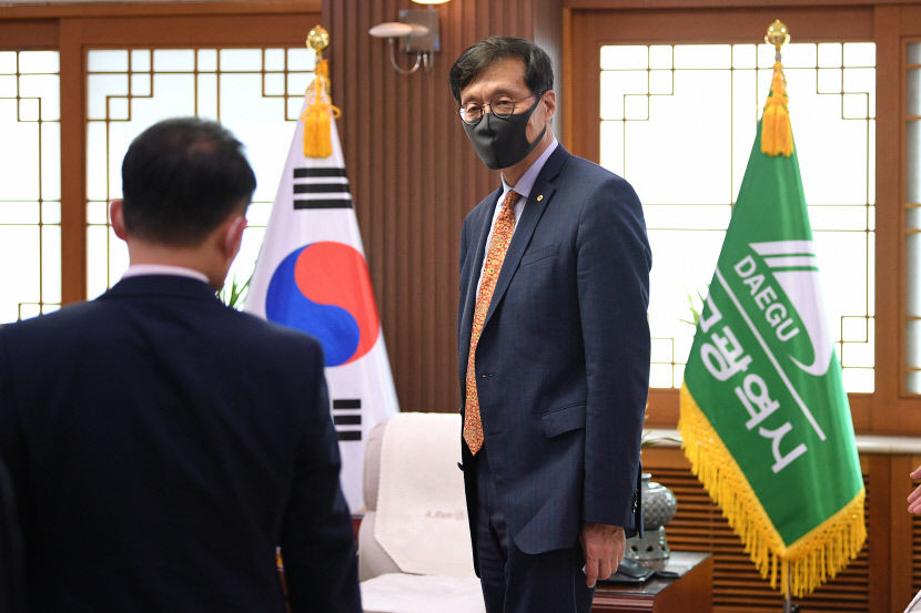 [단독] 홍준표 대구시장·이창용 한국은행 총재, 대구시청서 반짝 만남…왜?