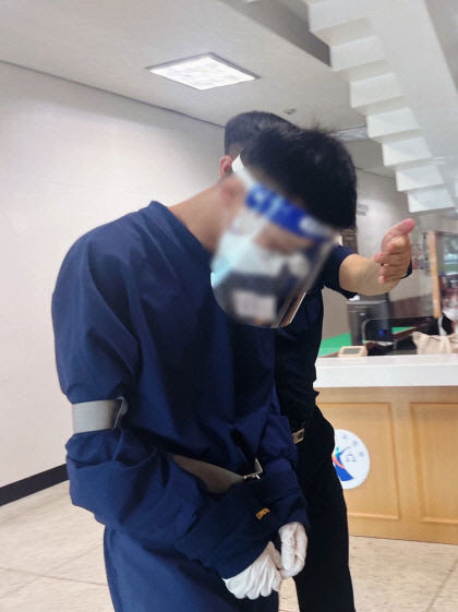 거액의 외환 불법거래 가담 혐의 우리은행 전 지점장 등 구속