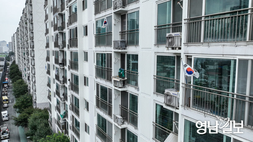[포토뉴스] 5대 국경일 개천절 태극기 게양은 드문드문