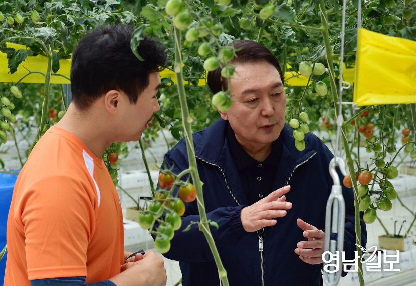 [포토뉴스] 윤석열 대통령 경북 상주 스마트팜 방문