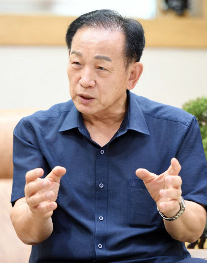 문경사과축제 진두지휘 신현국 시장 재배 까다롭고 맛 탁월한 국산품종 감홍사과 지역특화…매력 맛보세요