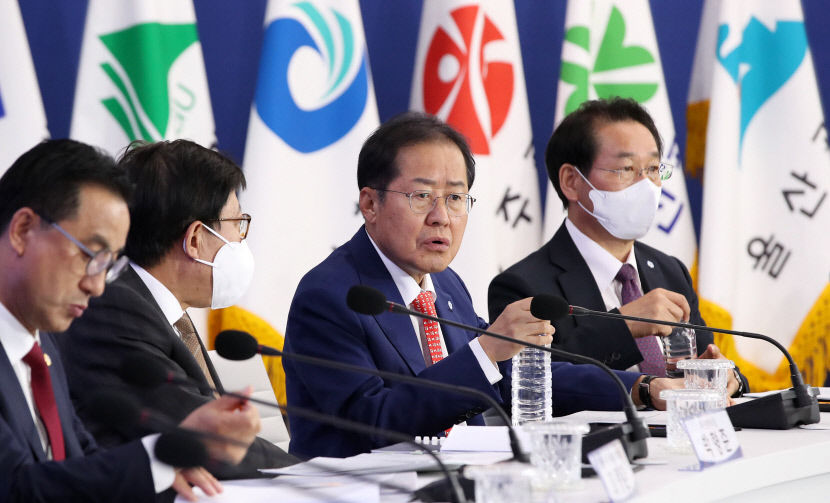 윤대통령 지역 스스로 성장 동력찾아 일자리 창출토록 지원…첫 중앙지방협력회의 주재
