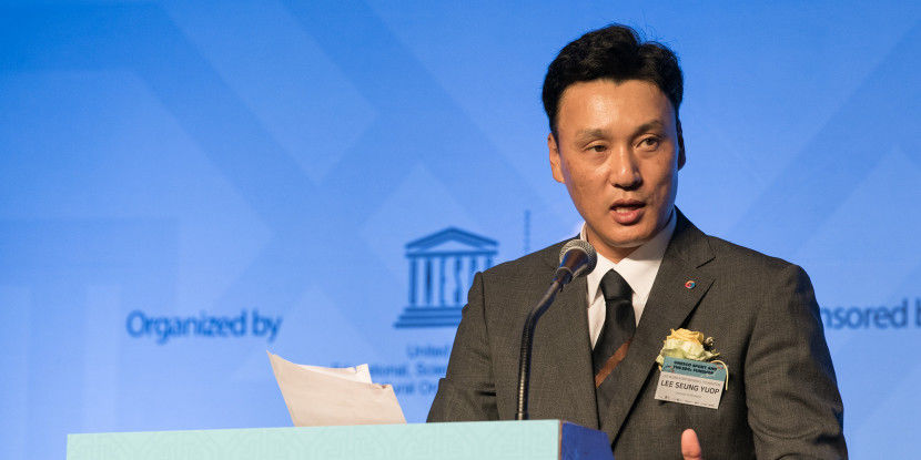 라이온킹 이승엽, 두산 베어스 새 감독으로…3년 18억에 사인