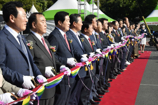 일상회복 후 첫 아줌마 대축제··· 다양한 농·특산물의 대향연 펼쳐져