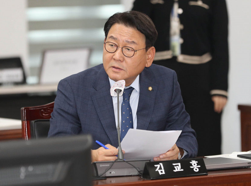 군위 골프장 특혜 의혹에 이철우 경북도지사 학교 버금가는 주민지원사업 제도 만들겠다