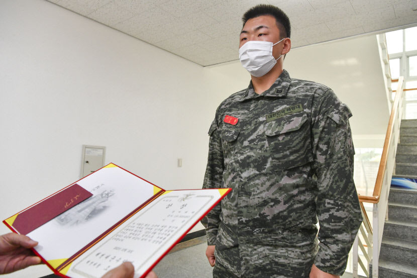 바다에 빠진 시민 구한 해병대 중사 국민신문고로 미담 뒤늦게 알려져