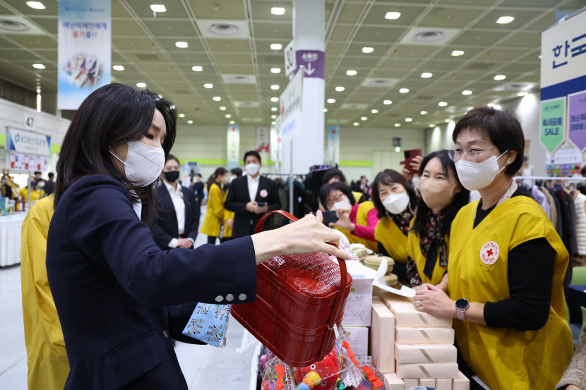 김건희 여사, 적십자사 행사 참석으로 4개월만에 단독 공개일정