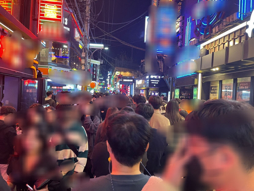 [르포] 이태원 압사 참사 발생한 날, 대구 도심도 핼러윈 분위기로 붐볐다