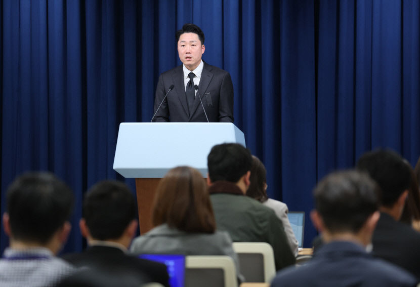 尹 이태원 참사 사망자 추모·후속조치 주문…주최 없는 행사도 안전시스템 마련