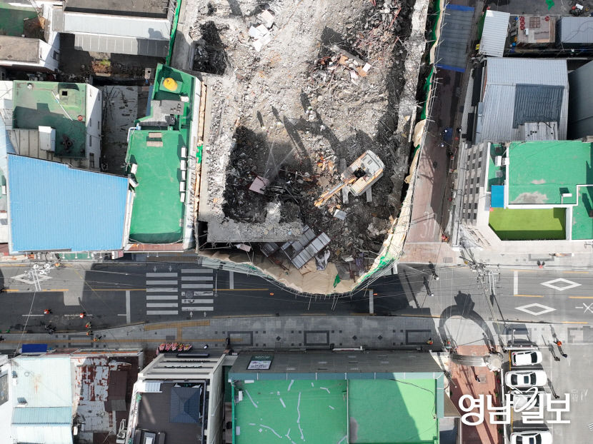 [포토뉴스] 대구 중구 동문동 건물철거현장 펜스 붕괴