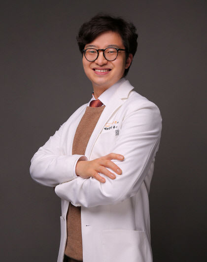 [의료특집] 라스트치과 유성준 원장 병원 안에 기공소·예방관리센터…치아 치료·관리 한 곳에서 해결