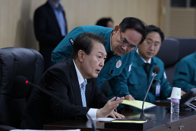 尹대통령, 北 탄도미사일에 실질적 영토침해…NSC 주재하며 엄정대응 지시