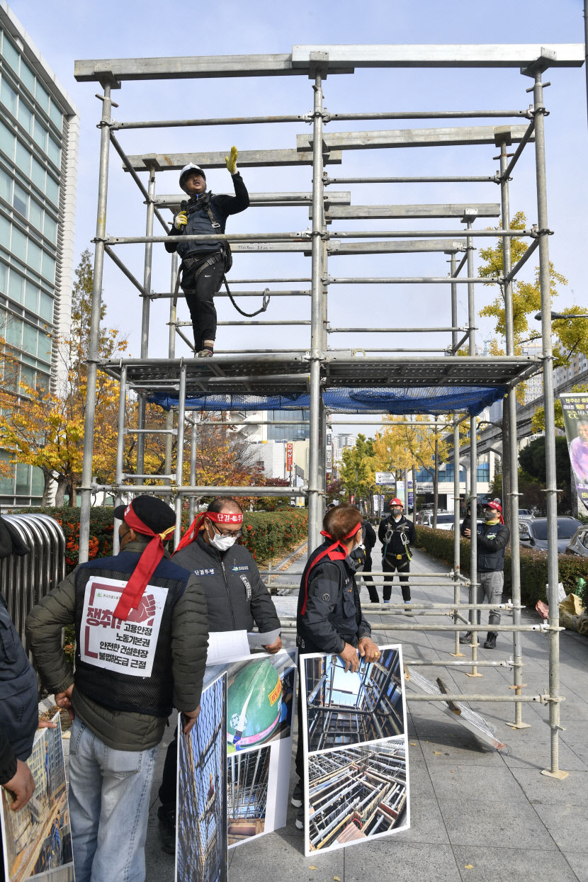 대구 노동단체, 달서구 두류동 추락사 진상규명 촉구 기자회견
