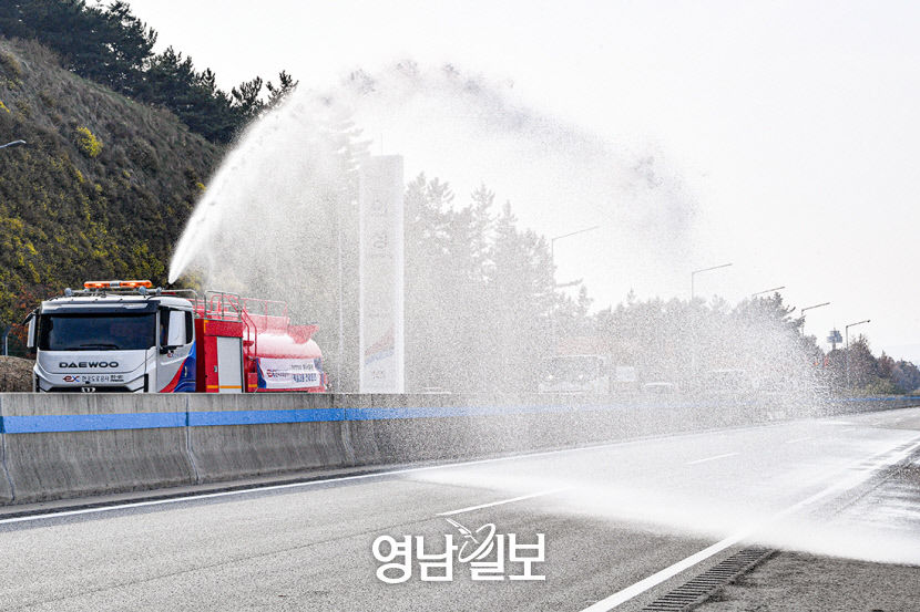 [포토뉴스] 고속도로 폭설 대비 합동훈련