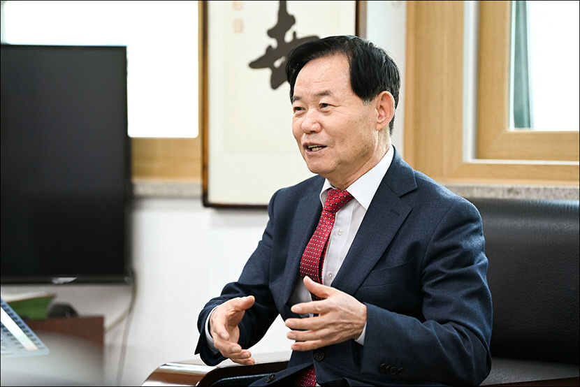 [대구 구·군의장에게 듣는다] (6) 김진출 서구의회 의장 도시철도 순환선 기존 노선 유지해야