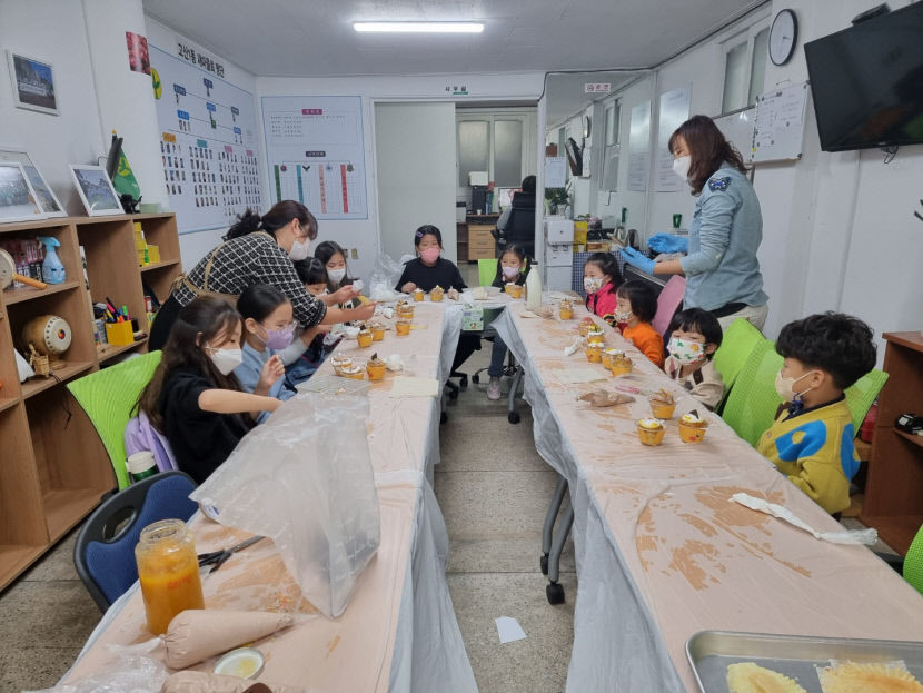 [동네뉴스] 젊고 예쁜 대학생들이 영정사진 찍어주고 공연도 해주니 올 겨울 따뜻