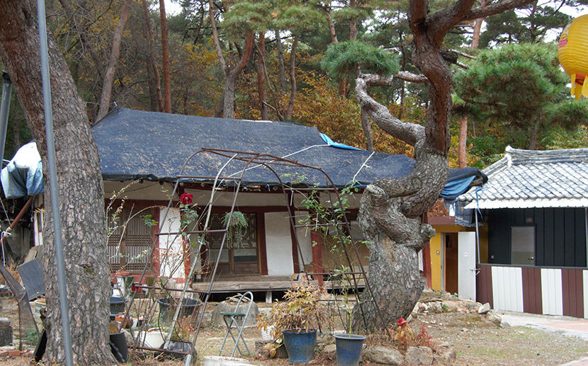 [주말&여행] 경주 남산 탑골 옥룡암, 이곳으로 오려무나…섬뜩하리만치 붉은 핏빛에 놀라지는 말고