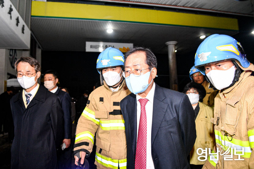 [포토뉴스] 홍준표 시장 대구 서구 LPG가스충전소 화재 현장 방문