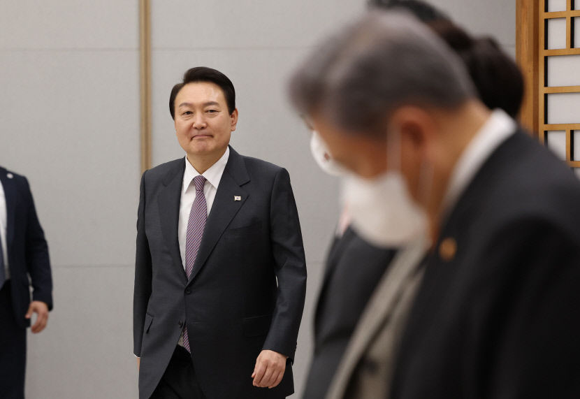 尹대통령, 여당 지도부와 만찬…국회 예산안 등 현안 앞두고 스킨십