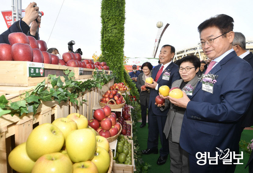 [포토뉴스] 2022 경북사과 홍보행사 대구스타디움에서 개막