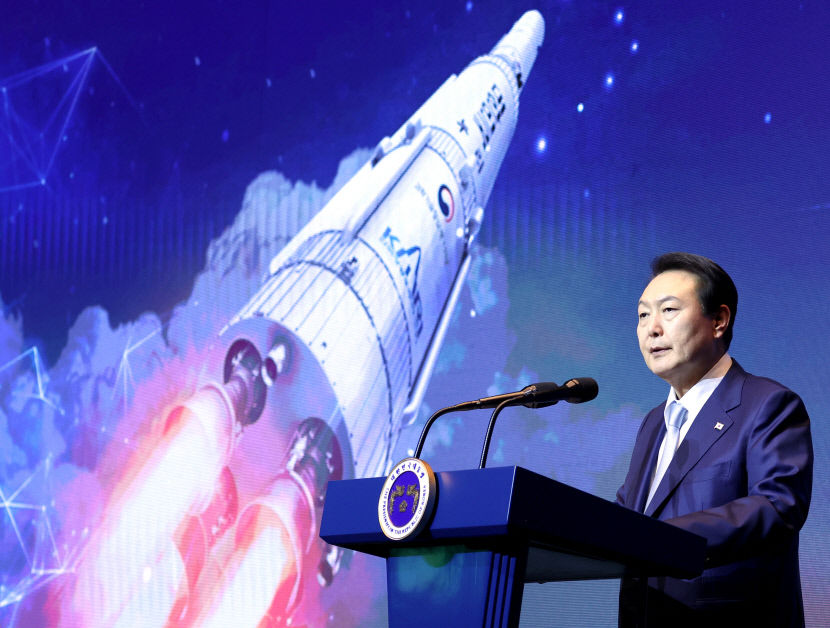 尹대통령 5년 안에 달 착륙, 2045년까지 화성…우주강국 도약